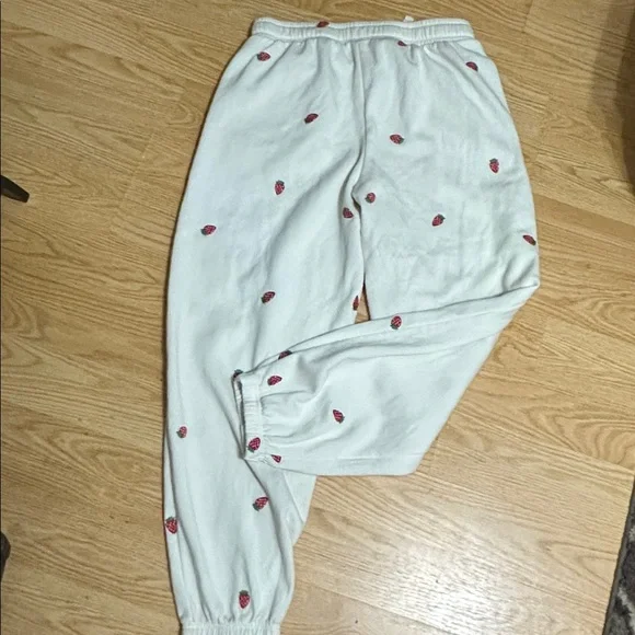 Olive & Oak White Sweatpants with Strawberry Print - Picture 3 of 5